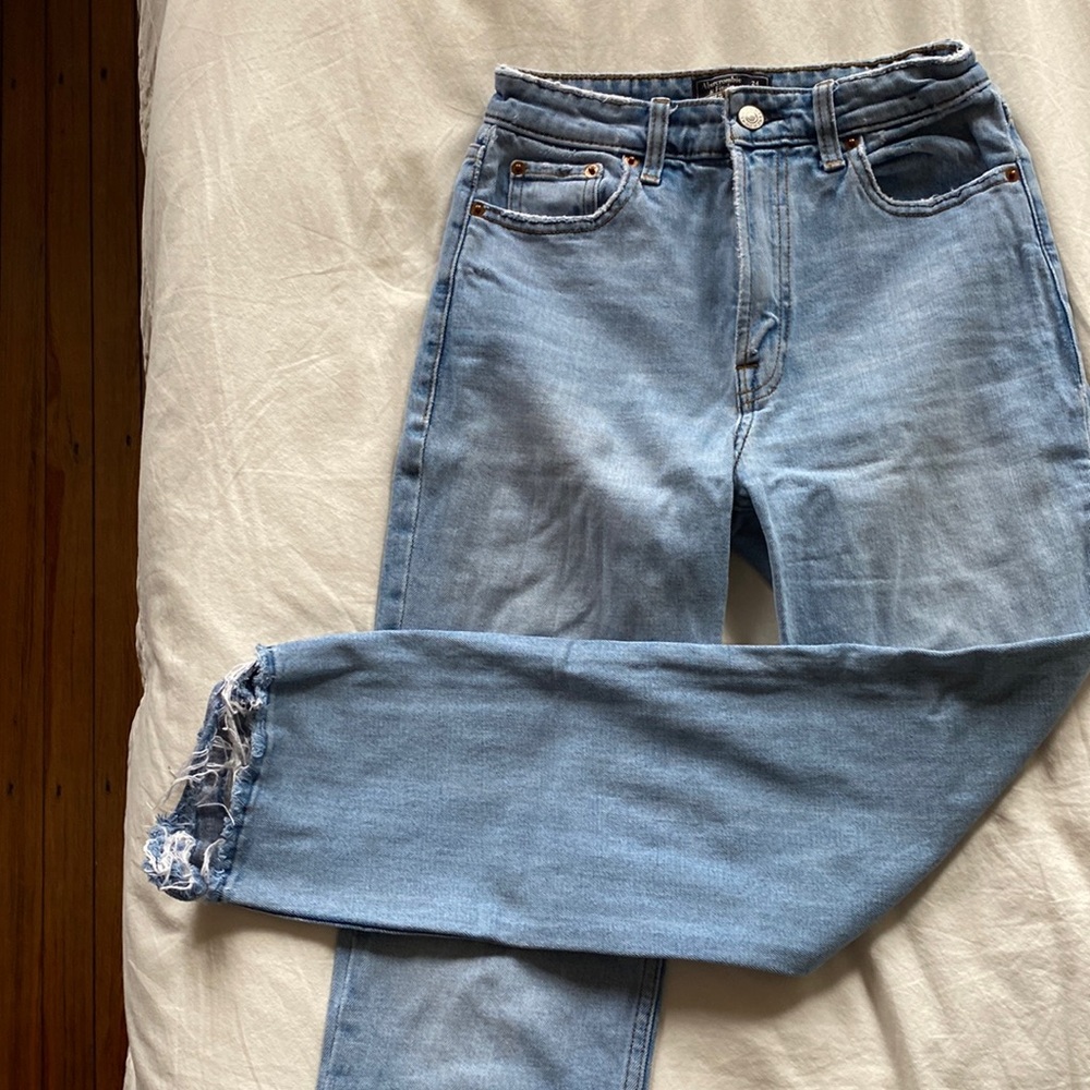 Abercrombie Simone High Rise Ankle Straight jeans. Distressed light wash.